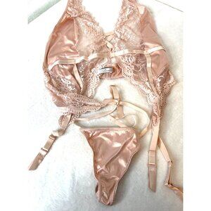 Oh La La Cheri Paris 1X/2X Chemise Lingerie rose gold attached Panties NWOT Lace
